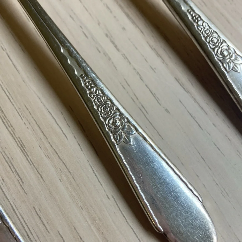 Vintage Set of Silver Plated Forks, WM. ROGERS & SON IS, GARDENIA Pattern 1941